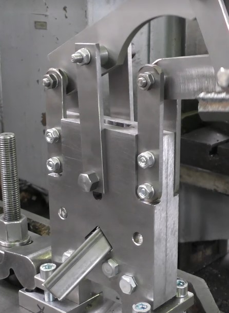 Ручной станок для на резки металлического профиля и профильной трубы